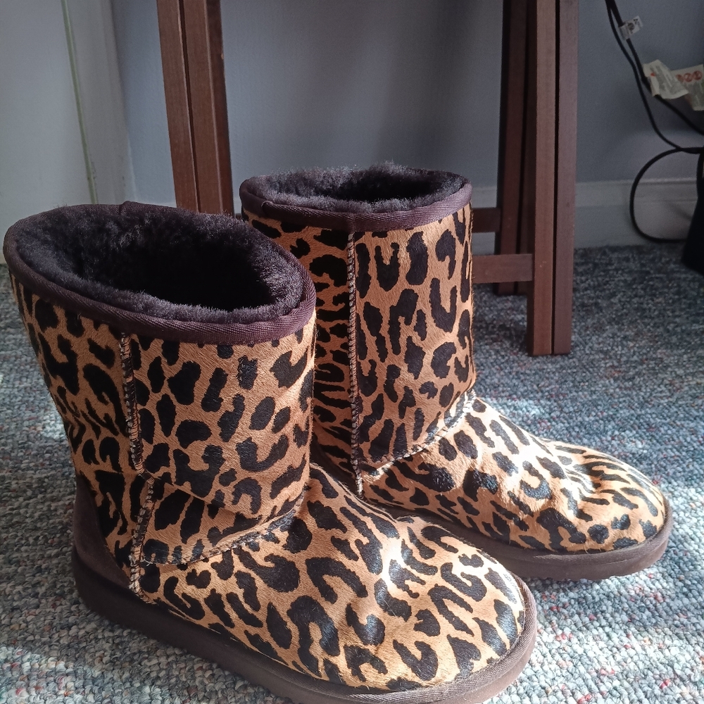 UGG boots size 9 brown leopard